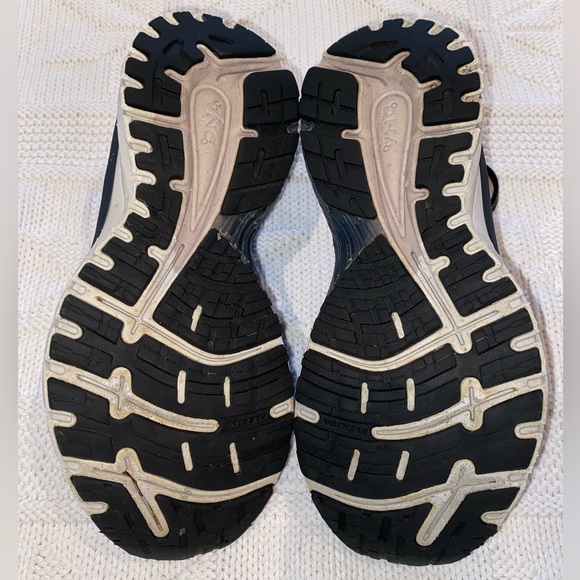 Brooks Women’s GTS 18, 6B - Picture 2 of 4